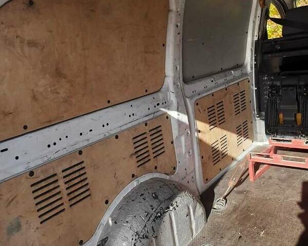 Белый Мерседес Вито, объемом двигателя 2.14 л и пробегом 456 тыс. км за 8000 $, фото 22 на Automoto.ua