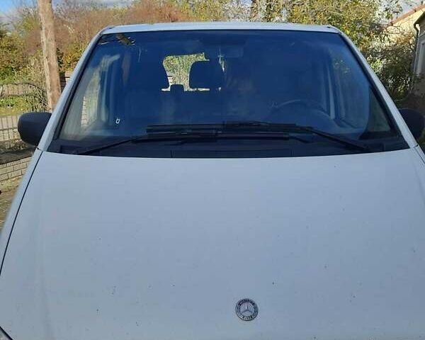 Белый Мерседес Вито, объемом двигателя 2.14 л и пробегом 456 тыс. км за 8000 $, фото 3 на Automoto.ua