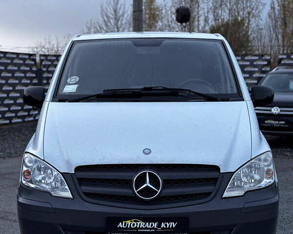 Белый Мерседес Вито, объемом двигателя 2.14 л и пробегом 268 тыс. км за 7850 $, фото 2 на Automoto.ua