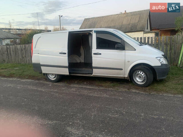 Белый Мерседес Вито, объемом двигателя 2.15 л и пробегом 338 тыс. км за 10500 $, фото 2 на Automoto.ua