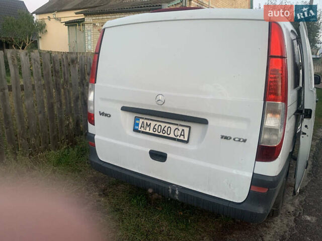 Белый Мерседес Вито, объемом двигателя 2.15 л и пробегом 338 тыс. км за 10500 $, фото 1 на Automoto.ua
