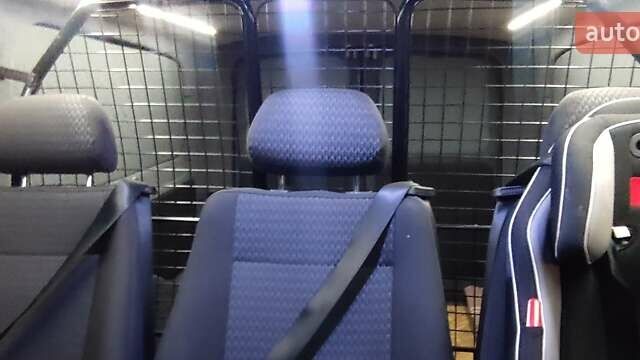 Белый Мерседес Вито, объемом двигателя 2.14 л и пробегом 313 тыс. км за 13850 $, фото 8 на Automoto.ua