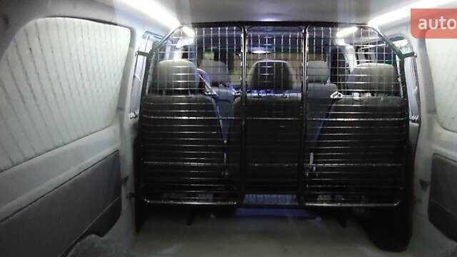 Белый Мерседес Вито, объемом двигателя 2.14 л и пробегом 313 тыс. км за 13850 $, фото 7 на Automoto.ua