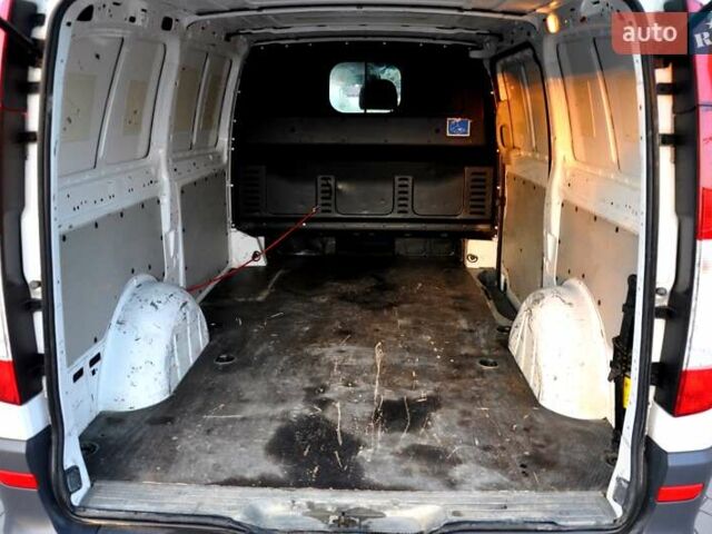 Белый Мерседес Вито, объемом двигателя 2.15 л и пробегом 357 тыс. км за 8999 $, фото 17 на Automoto.ua