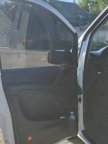 Белый Мерседес Вито, объемом двигателя 2.14 л и пробегом 313 тыс. км за 13850 $, фото 11 на Automoto.ua