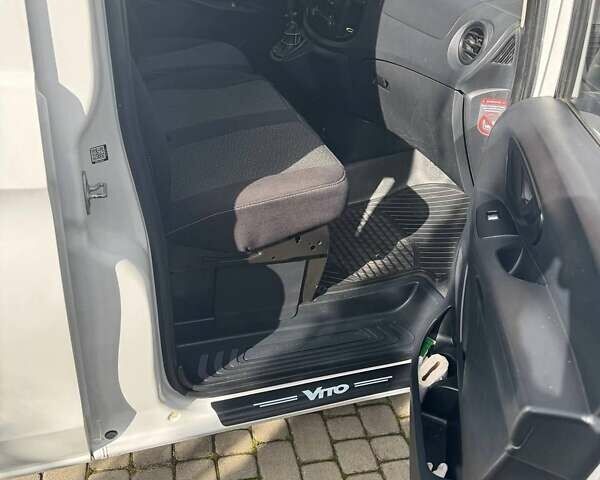 Белый Мерседес Вито, объемом двигателя 2.14 л и пробегом 270 тыс. км за 15900 $, фото 13 на Automoto.ua