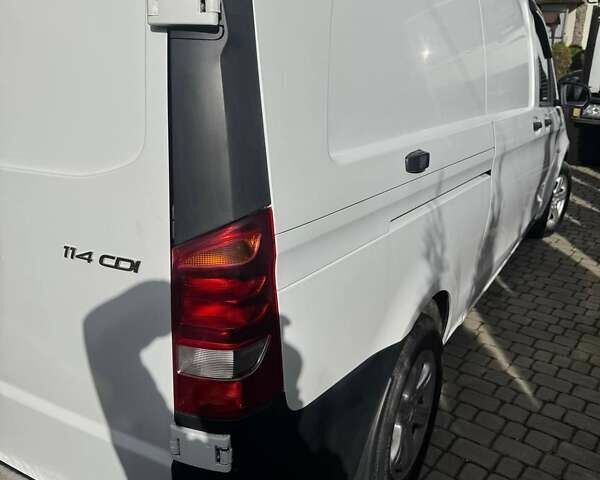 Белый Мерседес Вито, объемом двигателя 2.14 л и пробегом 270 тыс. км за 15900 $, фото 4 на Automoto.ua