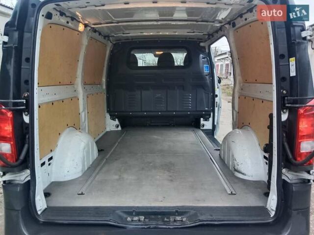 Белый Мерседес Вито, объемом двигателя 1.6 л и пробегом 137 тыс. км за 15100 $, фото 14 на Automoto.ua