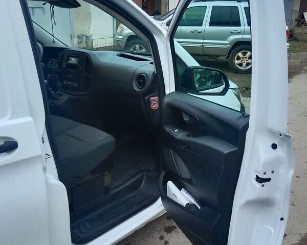 Белый Мерседес Вито, объемом двигателя 1.6 л и пробегом 137 тыс. км за 15100 $, фото 8 на Automoto.ua