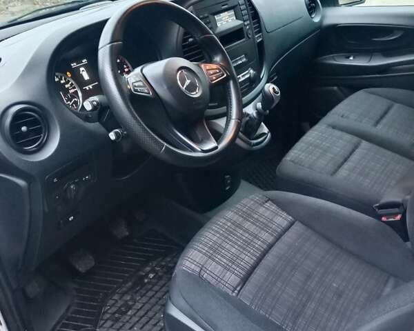 Белый Мерседес Вито, объемом двигателя 1.6 л и пробегом 137 тыс. км за 15100 $, фото 7 на Automoto.ua