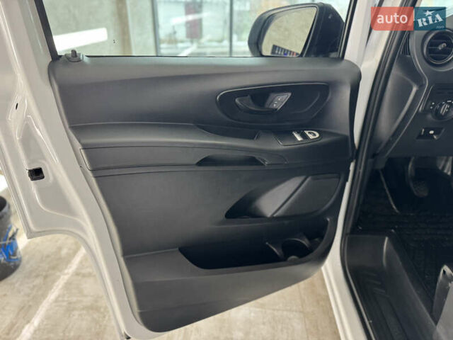 Белый Мерседес Вито, объемом двигателя 2.14 л и пробегом 143 тыс. км за 15999 $, фото 12 на Automoto.ua