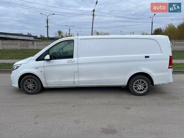 Белый Мерседес Вито, объемом двигателя 1.6 л и пробегом 250 тыс. км за 18000 $, фото 1 на Automoto.ua