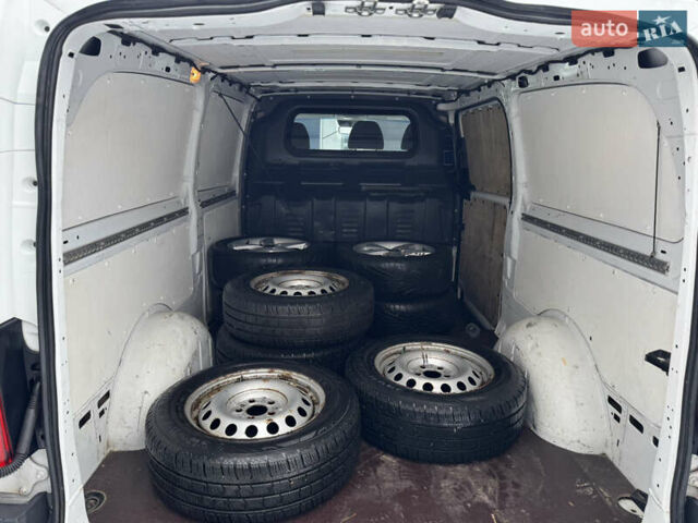 Белый Мерседес Вито, объемом двигателя 2.14 л и пробегом 143 тыс. км за 15999 $, фото 23 на Automoto.ua