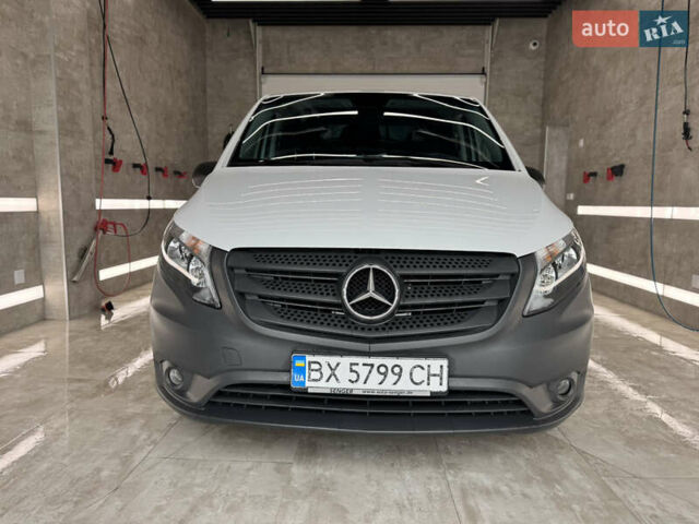 Белый Мерседес Вито, объемом двигателя 2.14 л и пробегом 143 тыс. км за 15999 $, фото 3 на Automoto.ua