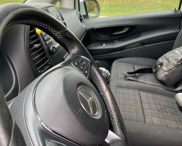 Белый Мерседес Вито, объемом двигателя 1.6 л и пробегом 250 тыс. км за 18000 $, фото 4 на Automoto.ua