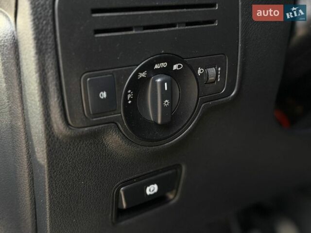 Белый Мерседес Вито, объемом двигателя 2.14 л и пробегом 360 тыс. км за 21500 $, фото 38 на Automoto.ua