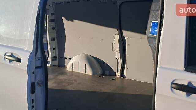 Білий Мерседес Віто, об'ємом двигуна 2.15 л та пробігом 319 тис. км за 18900 $, фото 42 на Automoto.ua
