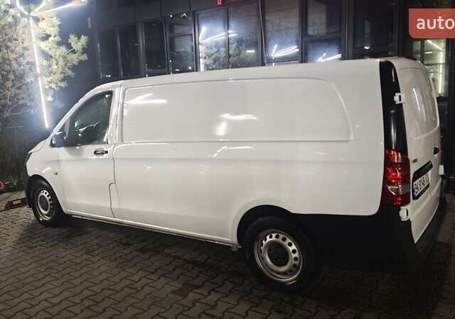 Белый Мерседес Вито, объемом двигателя 2.14 л и пробегом 440 тыс. км за 21500 $, фото 3 на Automoto.ua