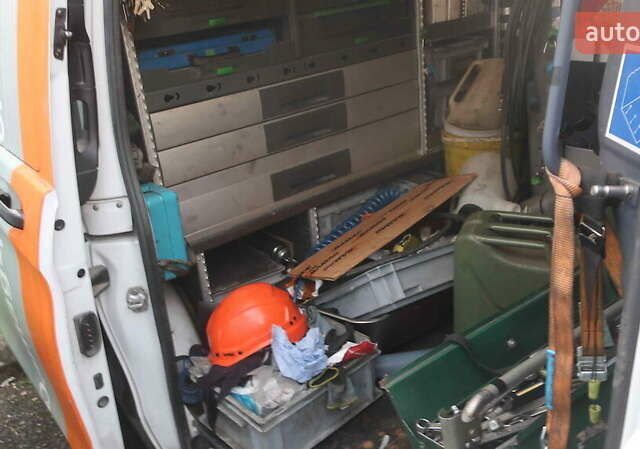 Белый Мерседес Вито, объемом двигателя 2.2 л и пробегом 187 тыс. км за 13500 $, фото 6 на Automoto.ua