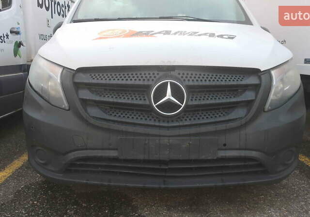 Белый Мерседес Вито, объемом двигателя 2.2 л и пробегом 187 тыс. км за 13500 $, фото 1 на Automoto.ua