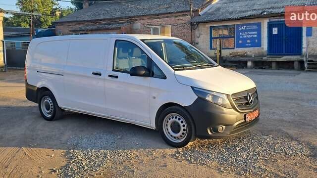 Білий Мерседес Віто, об'ємом двигуна 2.15 л та пробігом 319 тис. км за 18900 $, фото 6 на Automoto.ua