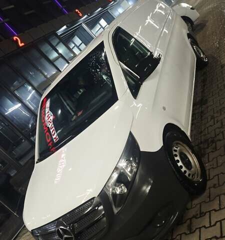 Белый Мерседес Вито, объемом двигателя 2.14 л и пробегом 440 тыс. км за 21500 $, фото 4 на Automoto.ua