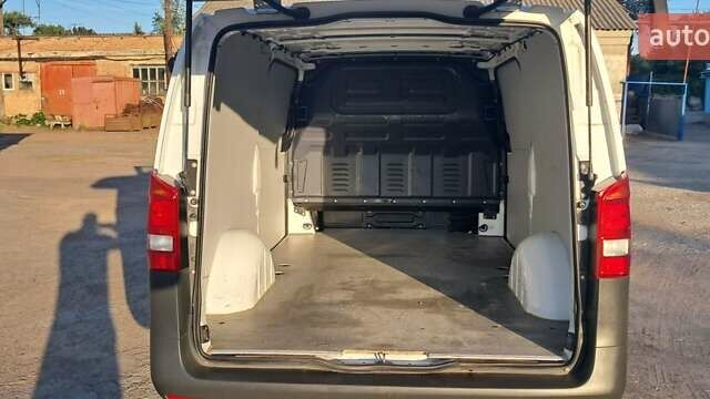 Білий Мерседес Віто, об'ємом двигуна 2.15 л та пробігом 319 тис. км за 18900 $, фото 43 на Automoto.ua