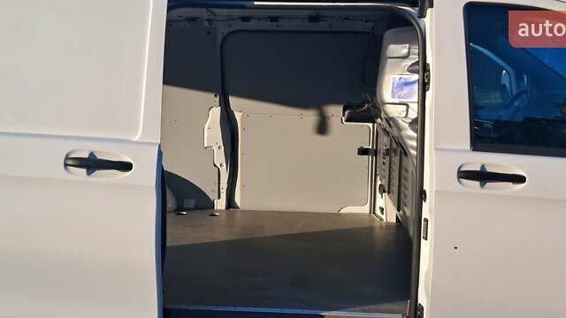 Білий Мерседес Віто, об'ємом двигуна 2.15 л та пробігом 319 тис. км за 18900 $, фото 41 на Automoto.ua