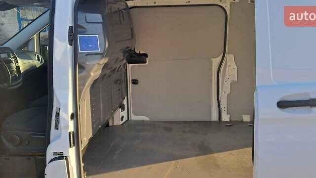 Білий Мерседес Віто, об'ємом двигуна 2.15 л та пробігом 319 тис. км за 18900 $, фото 38 на Automoto.ua