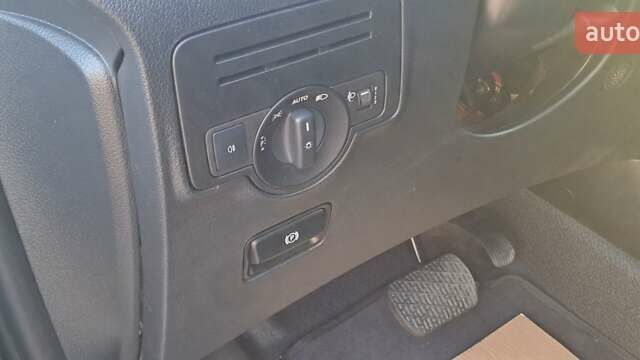 Білий Мерседес Віто, об'ємом двигуна 2.15 л та пробігом 319 тис. км за 18900 $, фото 28 на Automoto.ua