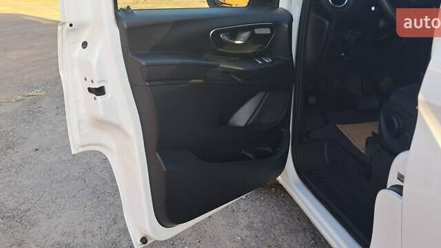 Білий Мерседес Віто, об'ємом двигуна 2.15 л та пробігом 319 тис. км за 18900 $, фото 33 на Automoto.ua