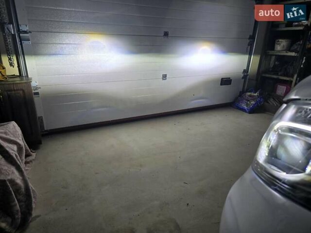 Белый Мерседес Вито, объемом двигателя 1.95 л и пробегом 144 тыс. км за 28000 $, фото 10 на Automoto.ua