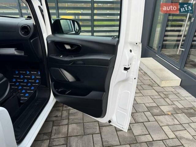 Белый Мерседес Вито, объемом двигателя 2 л и пробегом 186 тыс. км за 25500 $, фото 28 на Automoto.ua
