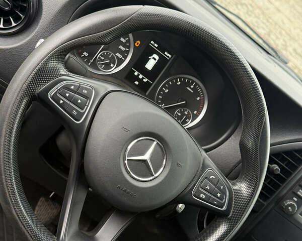 Белый Мерседес Вито, объемом двигателя 1.8 л и пробегом 126 тыс. км за 17777 $, фото 7 на Automoto.ua