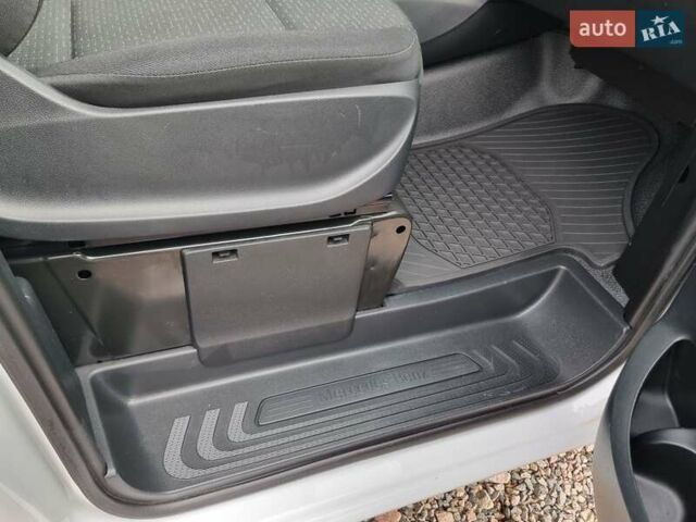 Белый Мерседес Вито, объемом двигателя 2 л и пробегом 210 тыс. км за 22900 $, фото 25 на Automoto.ua