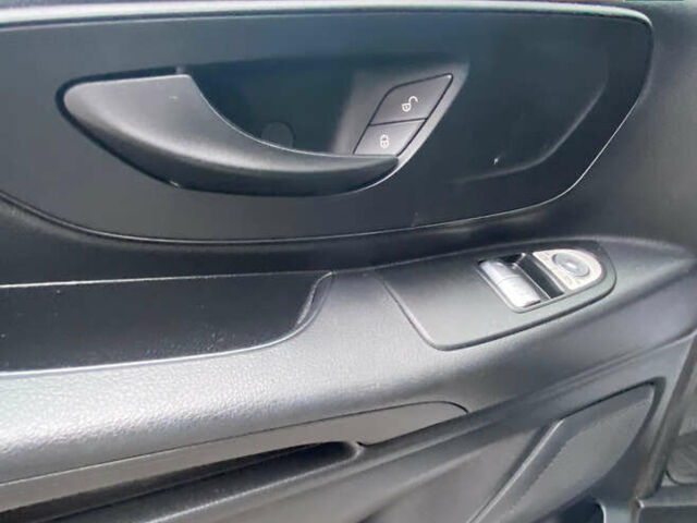 Білий Мерседес Віто, об'ємом двигуна 2.15 л та пробігом 195 тис. км за 20700 $, фото 14 на Automoto.ua