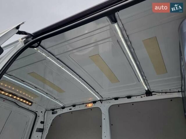 Белый Мерседес Вито, объемом двигателя 2 л и пробегом 210 тыс. км за 22900 $, фото 28 на Automoto.ua