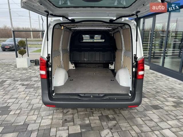 Белый Мерседес Вито, объемом двигателя 2 л и пробегом 186 тыс. км за 25500 $, фото 26 на Automoto.ua