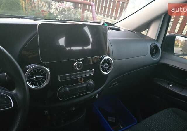 Белый Мерседес Вито, объемом двигателя 1.95 л и пробегом 144 тыс. км за 28000 $, фото 2 на Automoto.ua