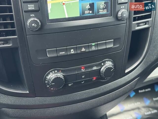 Белый Мерседес Вито, объемом двигателя 2 л и пробегом 186 тыс. км за 25500 $, фото 24 на Automoto.ua