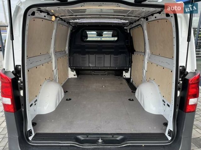 Белый Мерседес Вито, объемом двигателя 2 л и пробегом 186 тыс. км за 25500 $, фото 4 на Automoto.ua