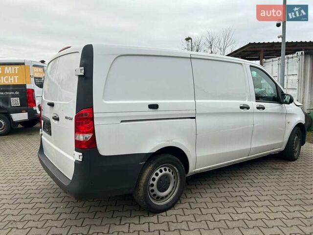 Белый Мерседес Вито, объемом двигателя 1.95 л и пробегом 144 тыс. км за 28000 $, фото 7 на Automoto.ua