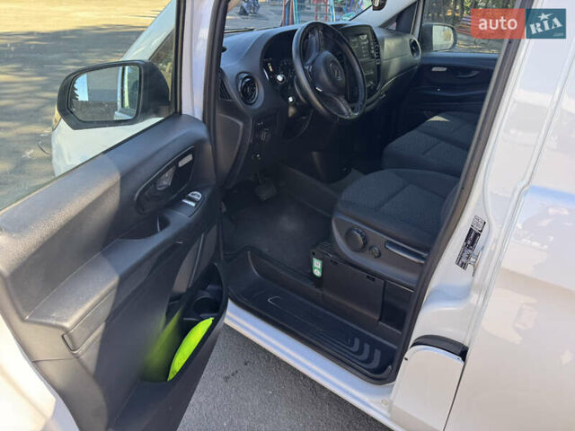 Белый Мерседес Вито, объемом двигателя 2.14 л и пробегом 183 тыс. км за 23499 $, фото 16 на Automoto.ua