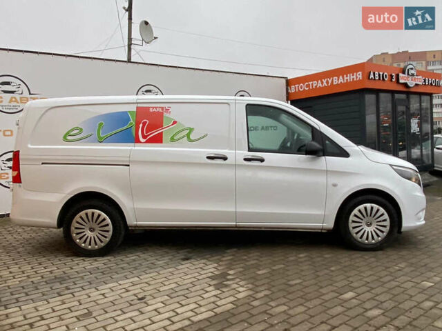 Белый Мерседес Вито, объемом двигателя 2.15 л и пробегом 195 тыс. км за 20700 $, фото 3 на Automoto.ua