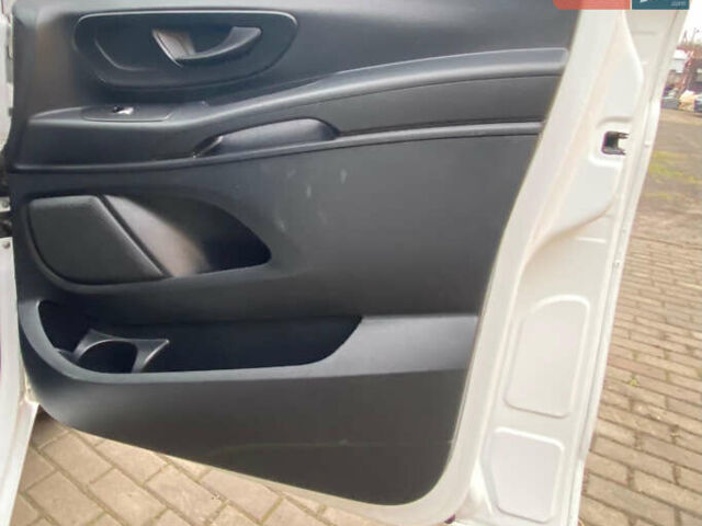 Белый Мерседес Вито, объемом двигателя 2.15 л и пробегом 195 тыс. км за 20700 $, фото 18 на Automoto.ua