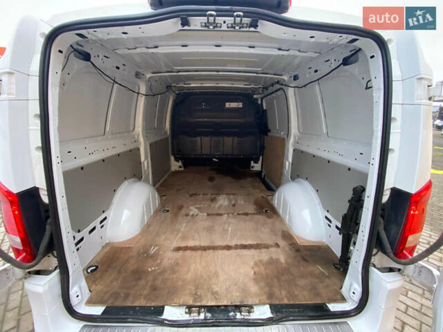 Белый Мерседес Вито, объемом двигателя 2.15 л и пробегом 195 тыс. км за 20700 $, фото 22 на Automoto.ua