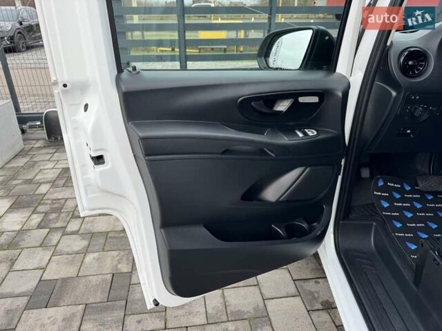 Белый Мерседес Вито, объемом двигателя 2 л и пробегом 186 тыс. км за 25500 $, фото 13 на Automoto.ua