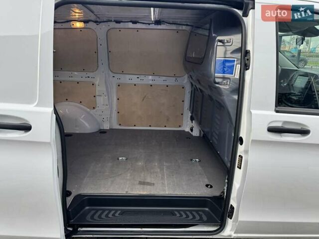 Белый Мерседес Вито, объемом двигателя 2 л и пробегом 186 тыс. км за 25500 $, фото 27 на Automoto.ua