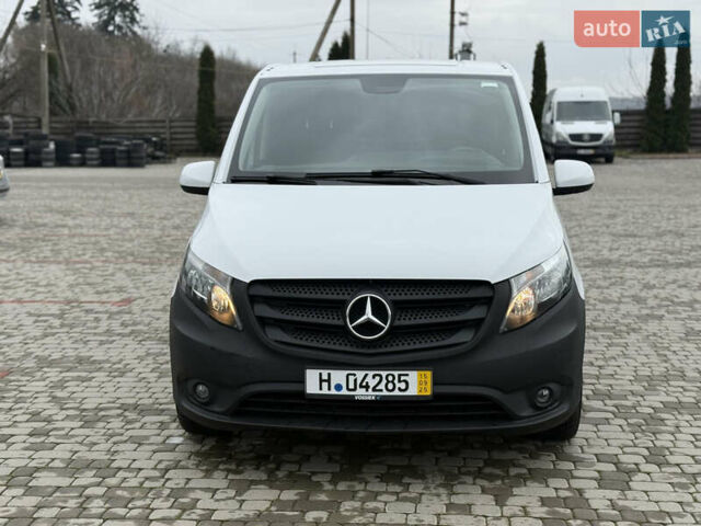 Белый Мерседес Вито, объемом двигателя 1.8 л и пробегом 126 тыс. км за 17777 $, фото 2 на Automoto.ua