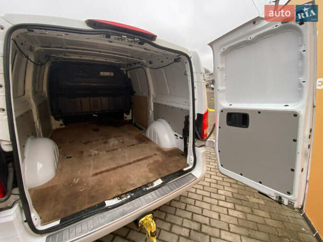 Білий Мерседес Віто, об'ємом двигуна 2.15 л та пробігом 195 тис. км за 20700 $, фото 22 на Automoto.ua